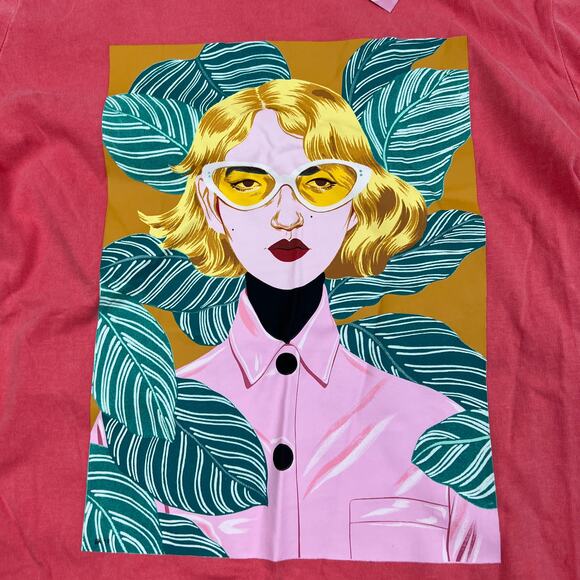 Bijou Karman Women's Short Sleeve Sunglasses Graphic T-Shirt - Size Medium - NWT - Picture 5 of 9